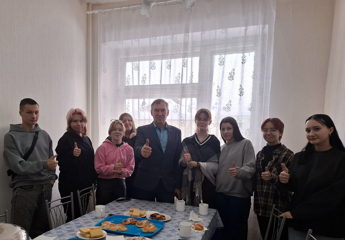 Неформальная встреча волонтёров с директором техникума