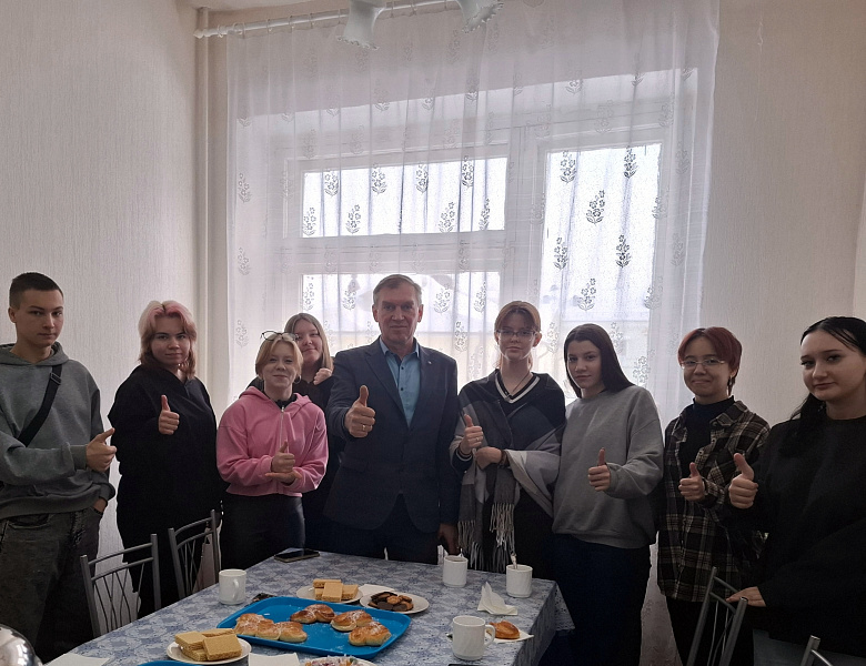 Неформальная встреча волонтёров с директором техникума