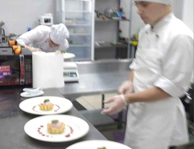 Демонстрационный экзамен по специальности "Поварское и кондитерское дело"