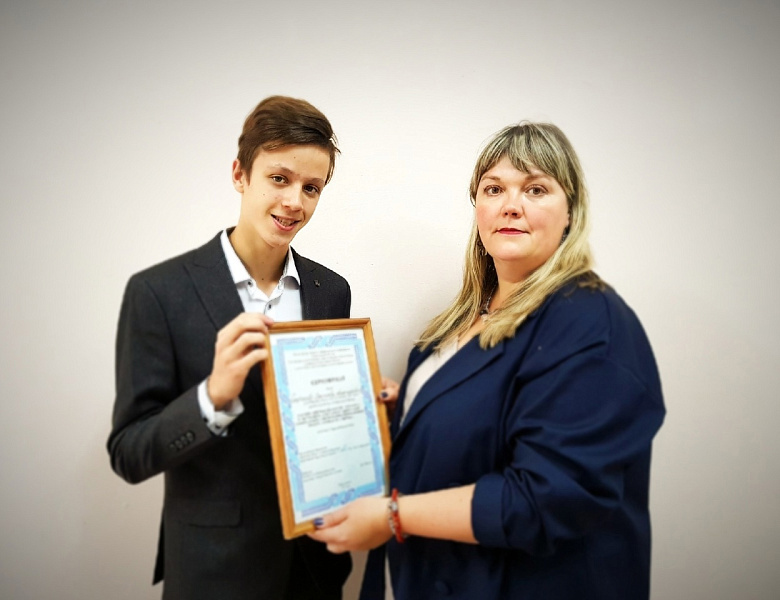 Именная стипендия Свердловского областного Комитета Горно-металлургического профсоюза России.